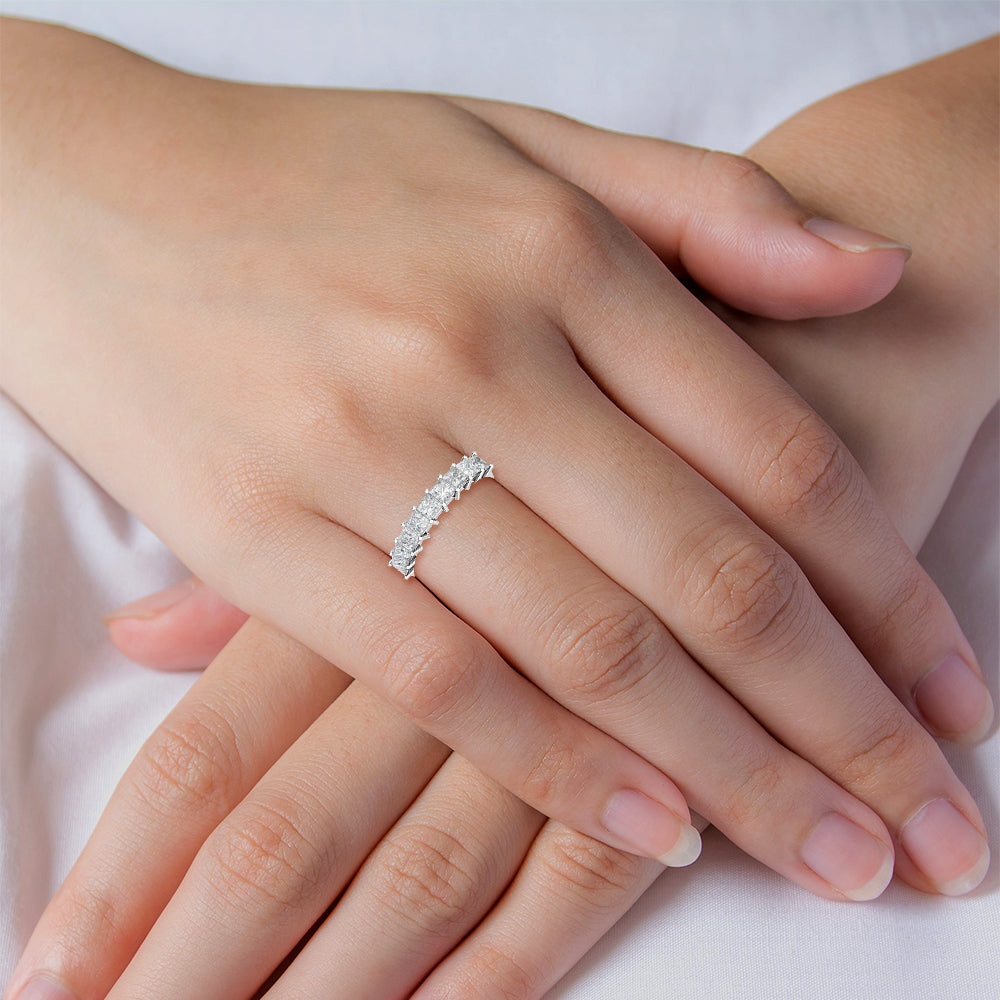 White Gold / Astrid Prong Wedding Band