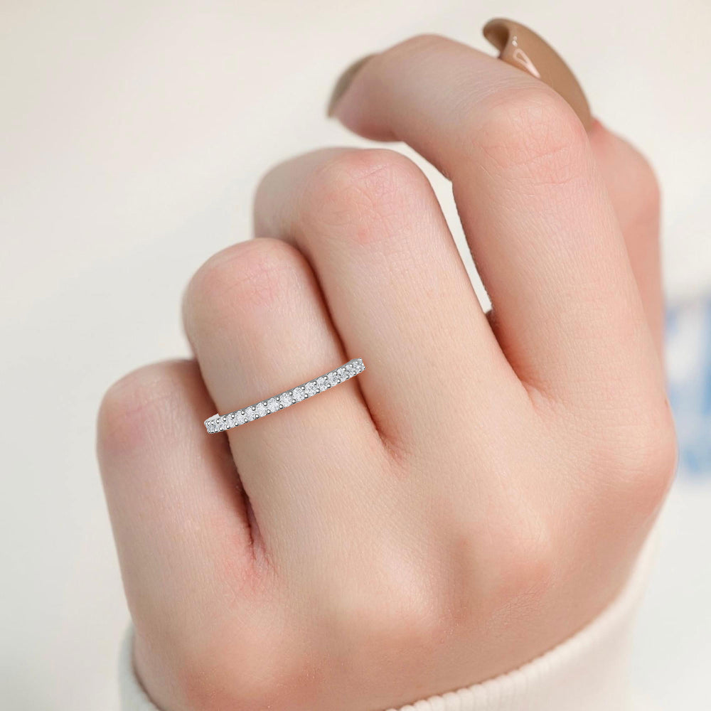 White Gold / Nayeli Prong Wedding Band