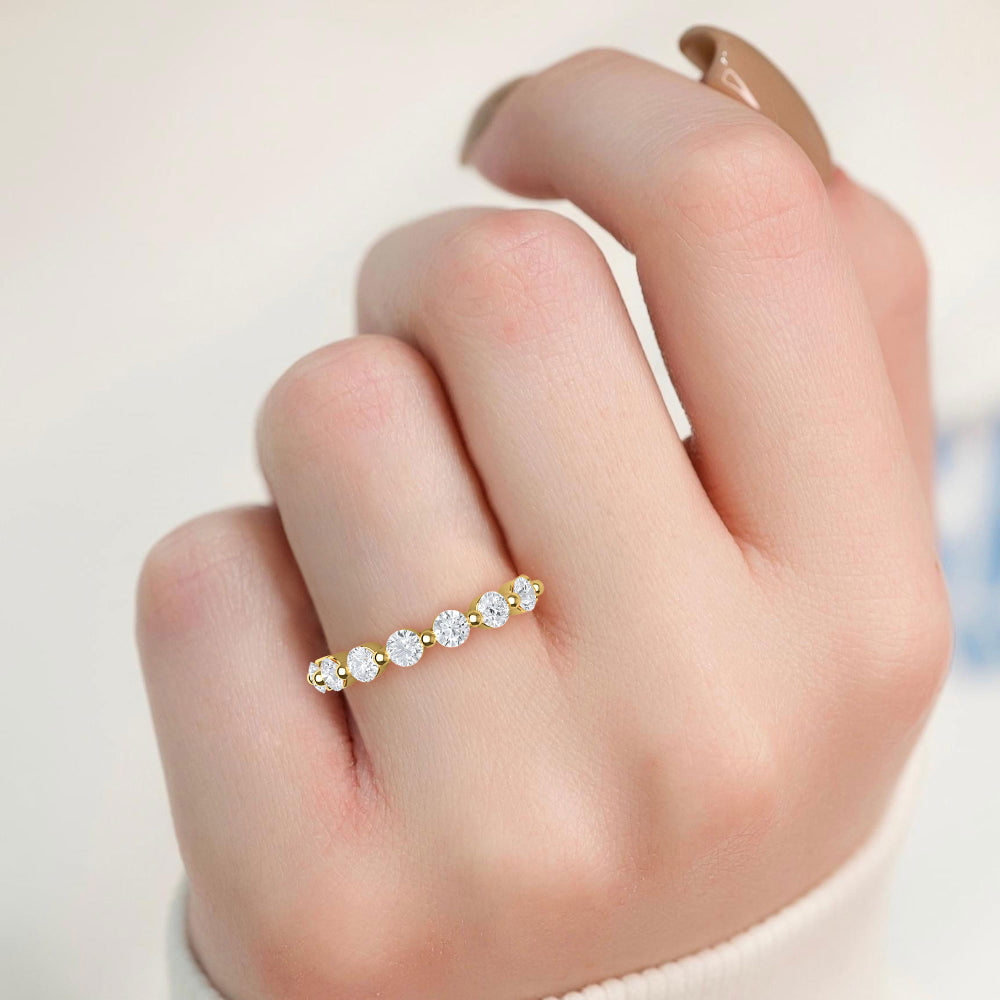 Yellow Gold / Aurelia Prong Wedding Band