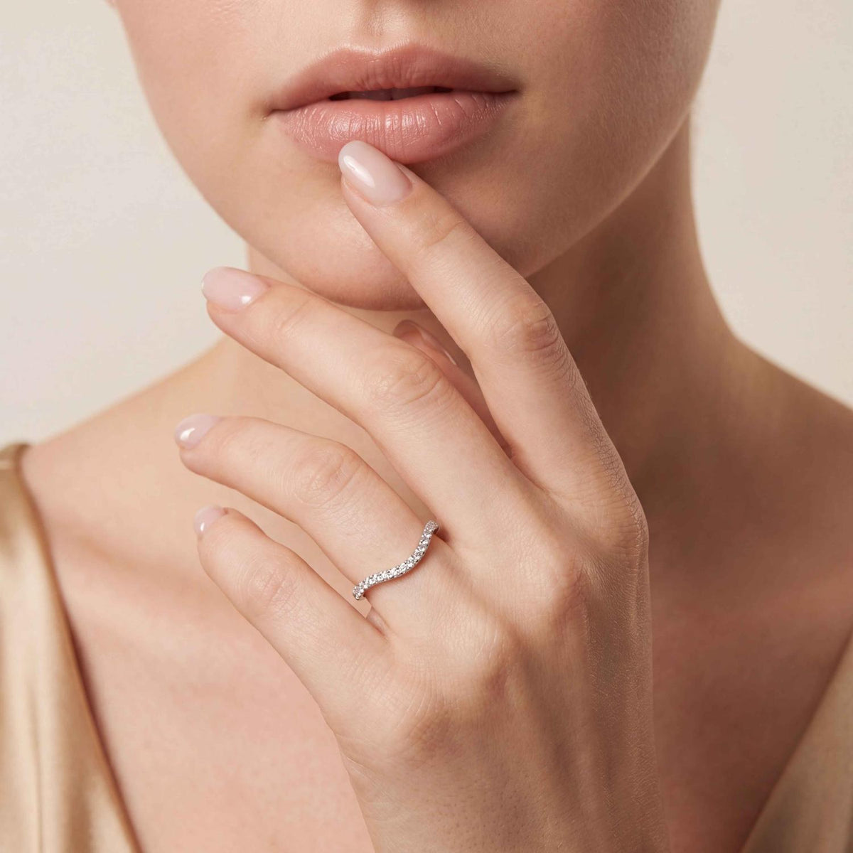 White Gold / Harper Curve Wedding Band